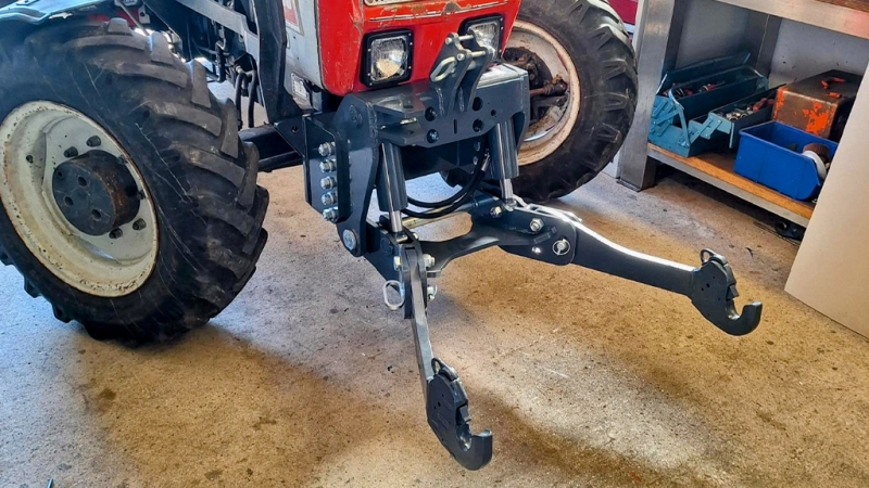 KIT UNIVERSEL HYDRAULIQUE FRONTAL ( AVANT) 2 EME CATEGORIE POUR TRACTEUR 1500KG