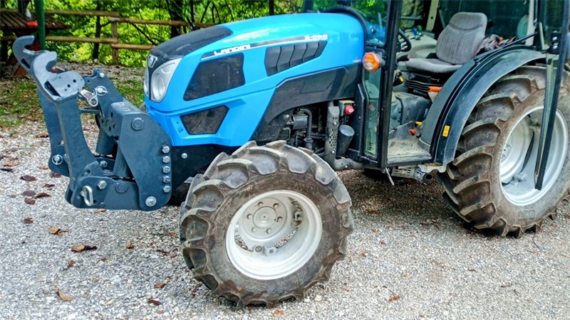 KIT UNIVERSEL HYDRAULIQUE FRONTAL ( AVANT) 2 EME CATEGORIE POUR TRACTEUR 1500 KG